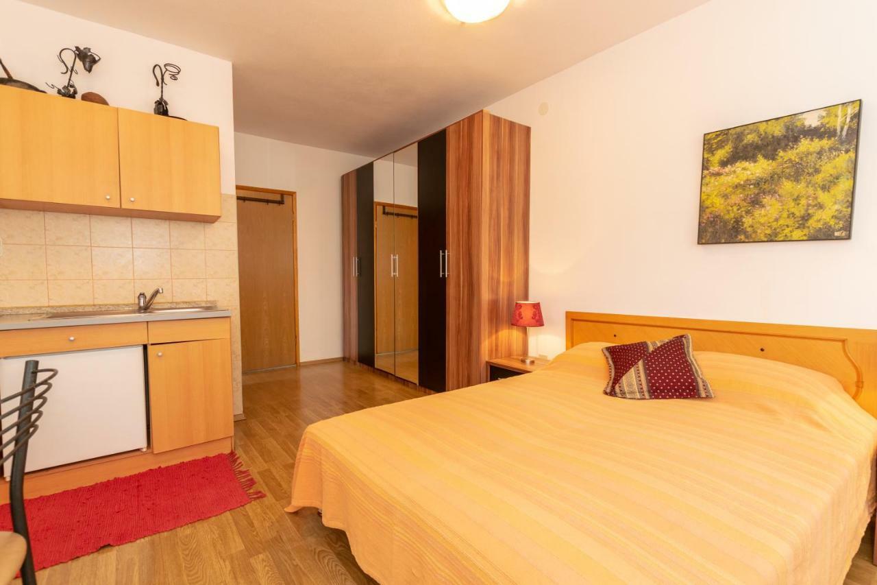 Apartments Mirjana Pula Zewnętrze zdjęcie