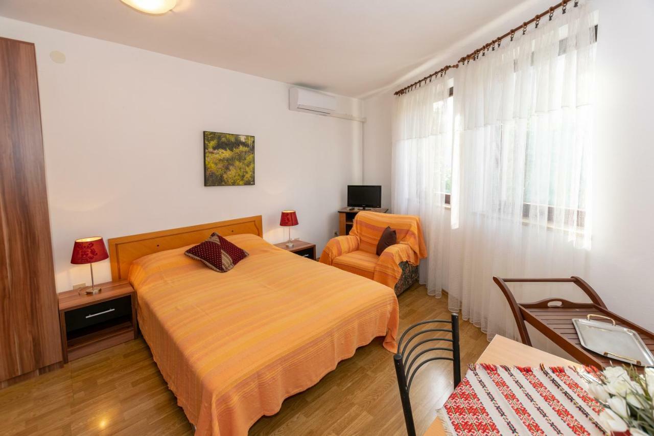 Apartments Mirjana Pula Zewnętrze zdjęcie