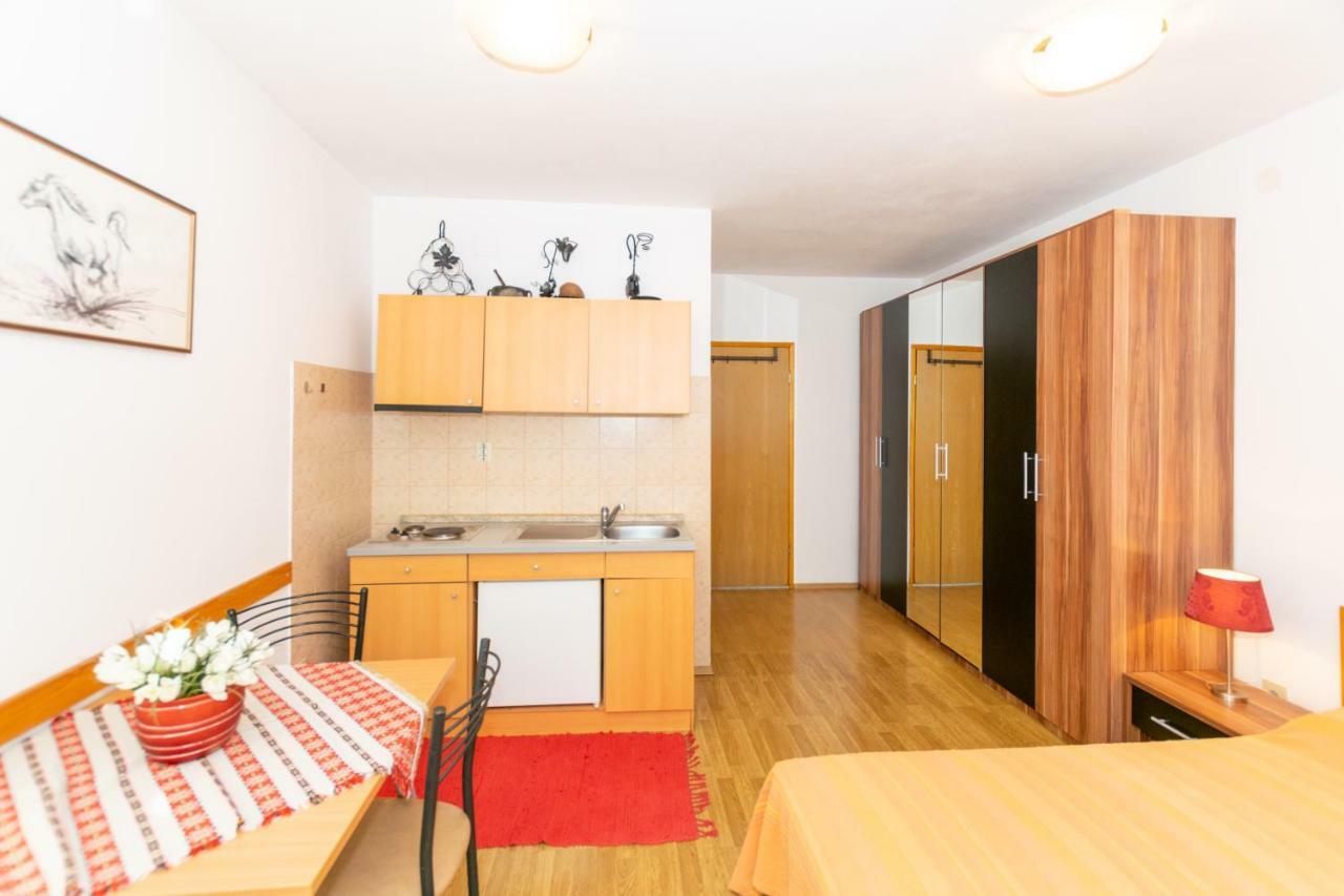 Apartments Mirjana Pula Zewnętrze zdjęcie