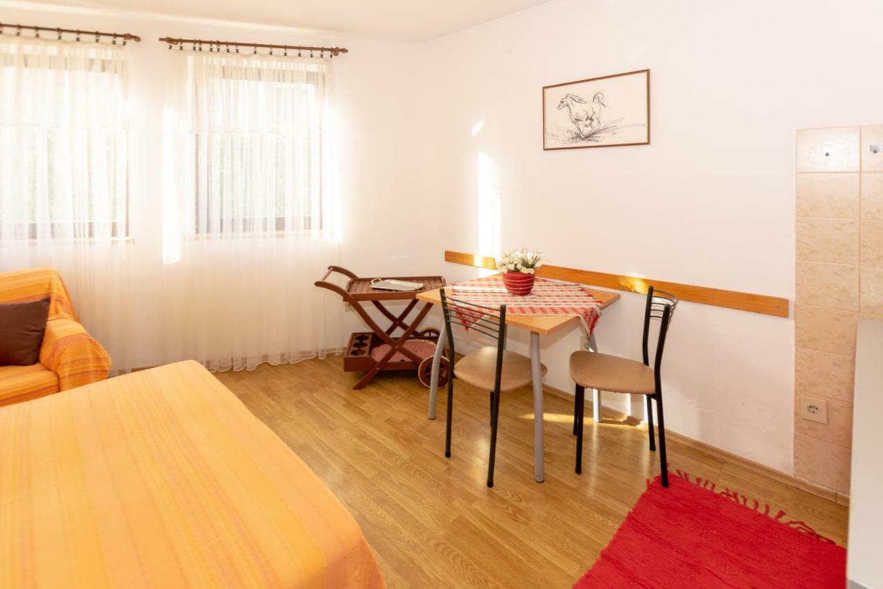 Apartments Mirjana Pula Zewnętrze zdjęcie